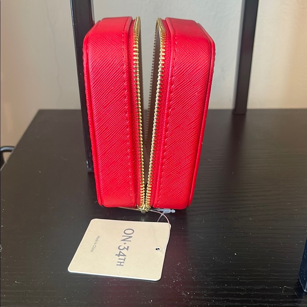 Compact Red Jewelry Case - Picture 2 of 6
